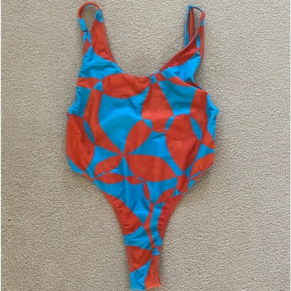 Fabletics Low Back High Cut sides one piece swimsuit size M in Floral Geo - Picture 4 of 6